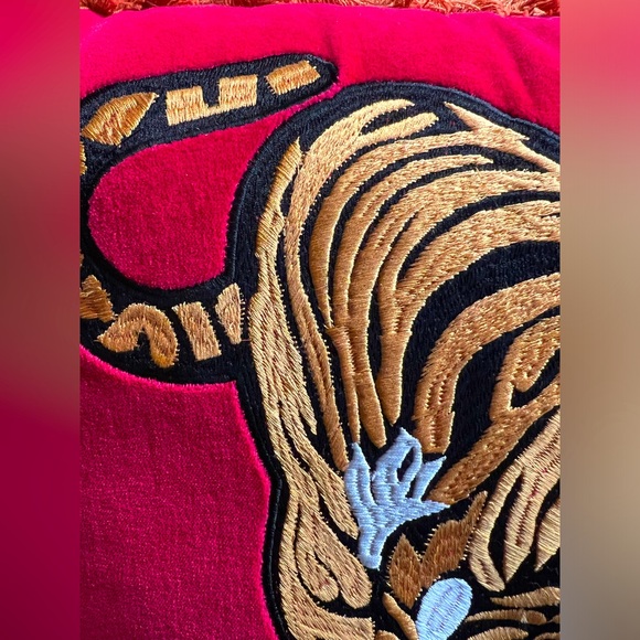 Made In India NWT Stunning Red Velour Black Gold Embroidered Accent Pillow - Picture 4 of 8